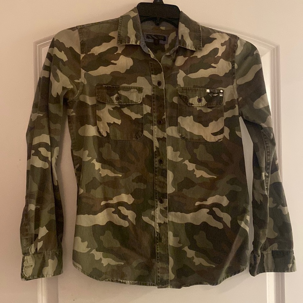 VANS camo button up with studded back and breast pocket